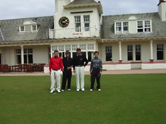 クラブハウス前