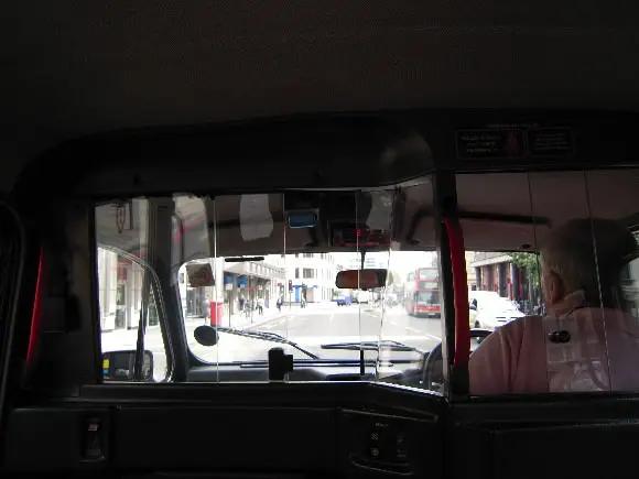 タクシーに乗って